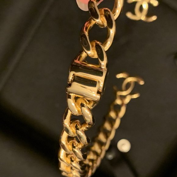 SOLD     Chanel 22C Gold CC Choker Necklace MEDIUM - Picture 8 of 11